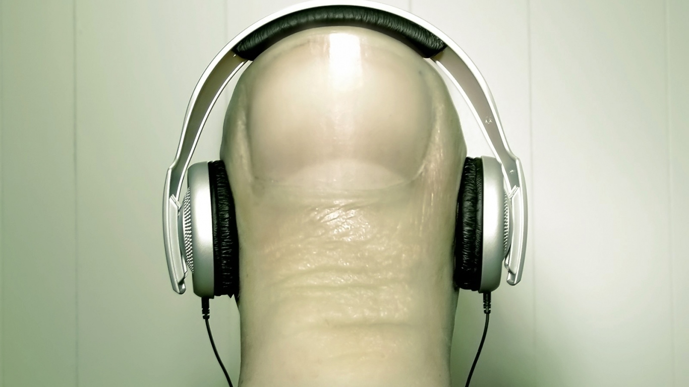 Наушники на голове пальце