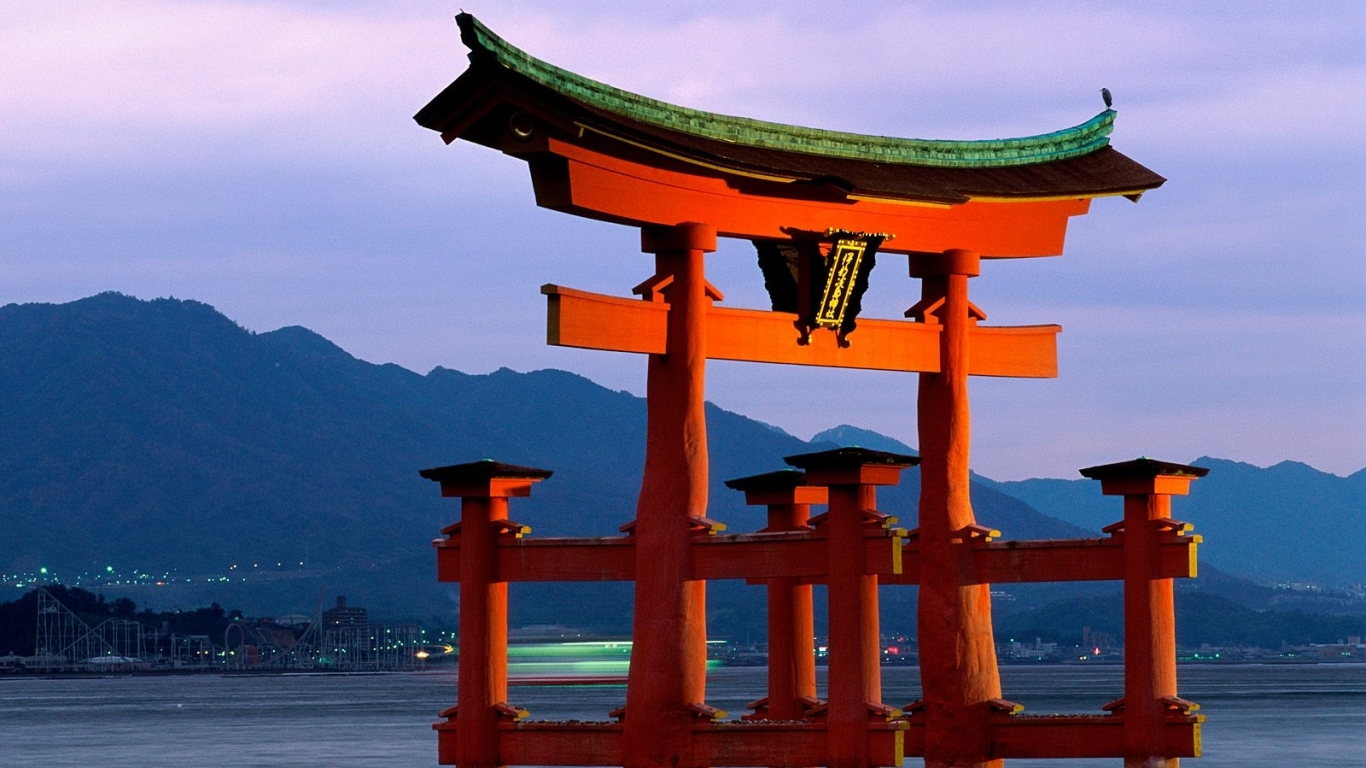 Великие Ворота, святыня Itsukushima, Miyajima, Япония