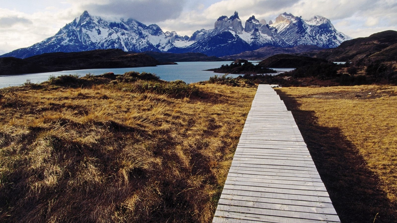 Проход к озеру в горах