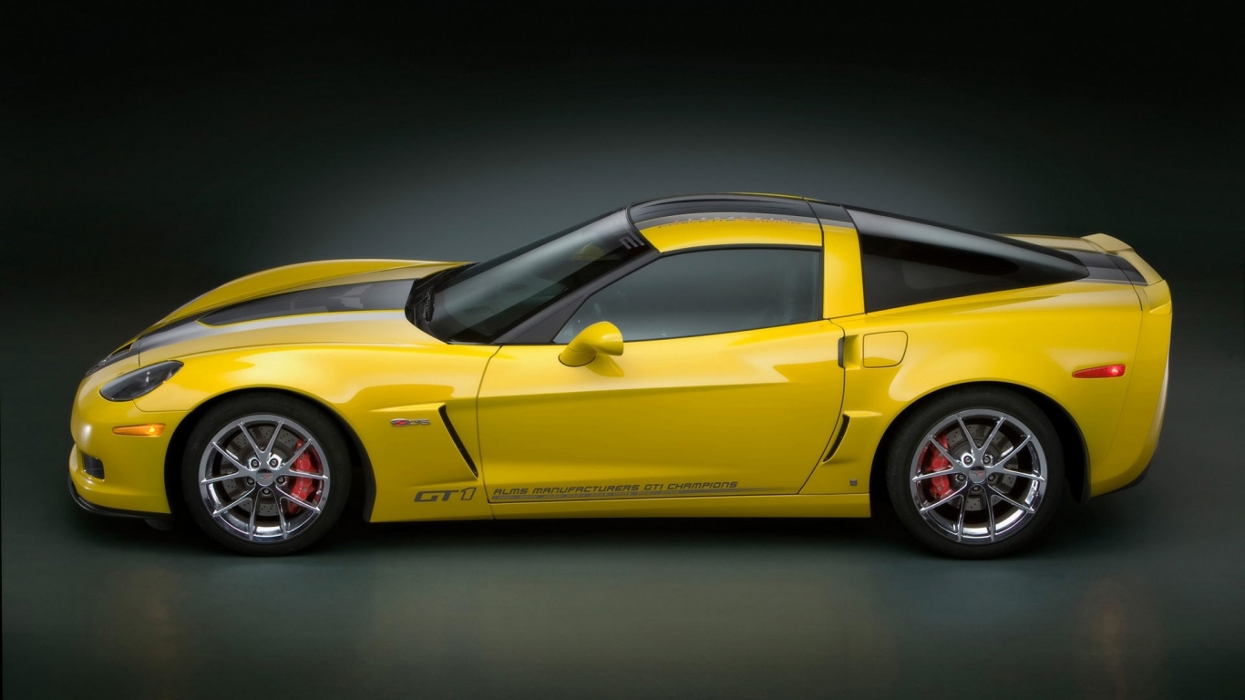 Желтый спорткар