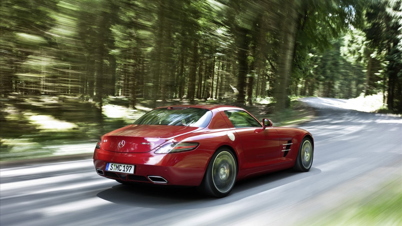 Красный авто Мерседес