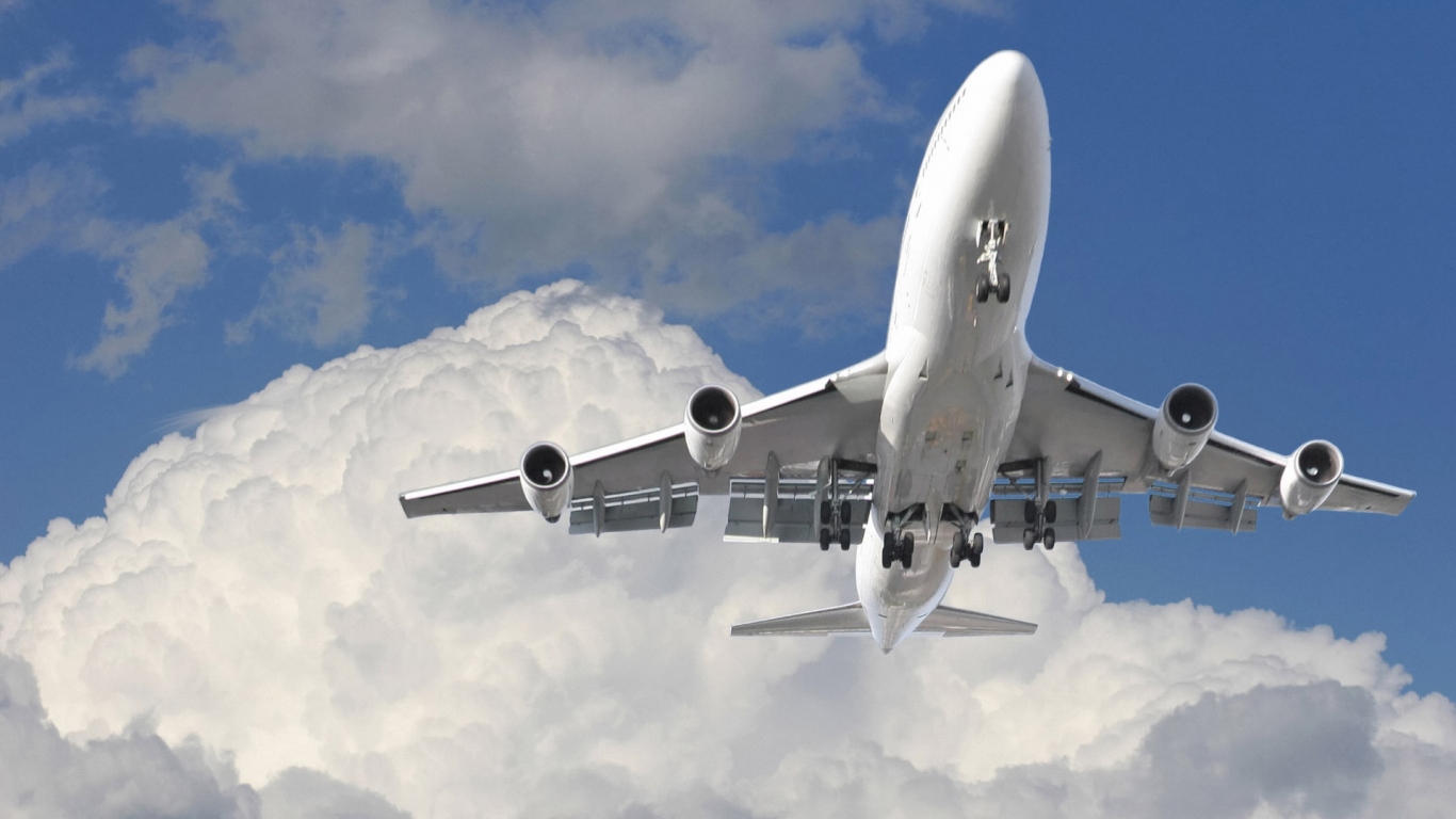 Полет в облаках