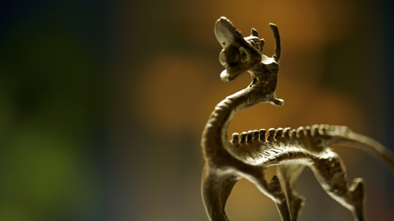 Фигурка дракона