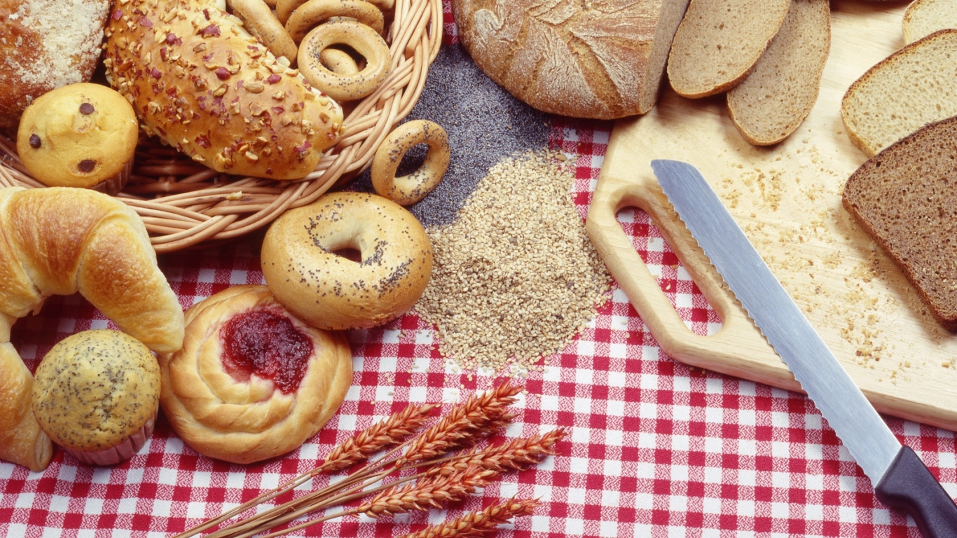 Свежий хлеб и булочки
