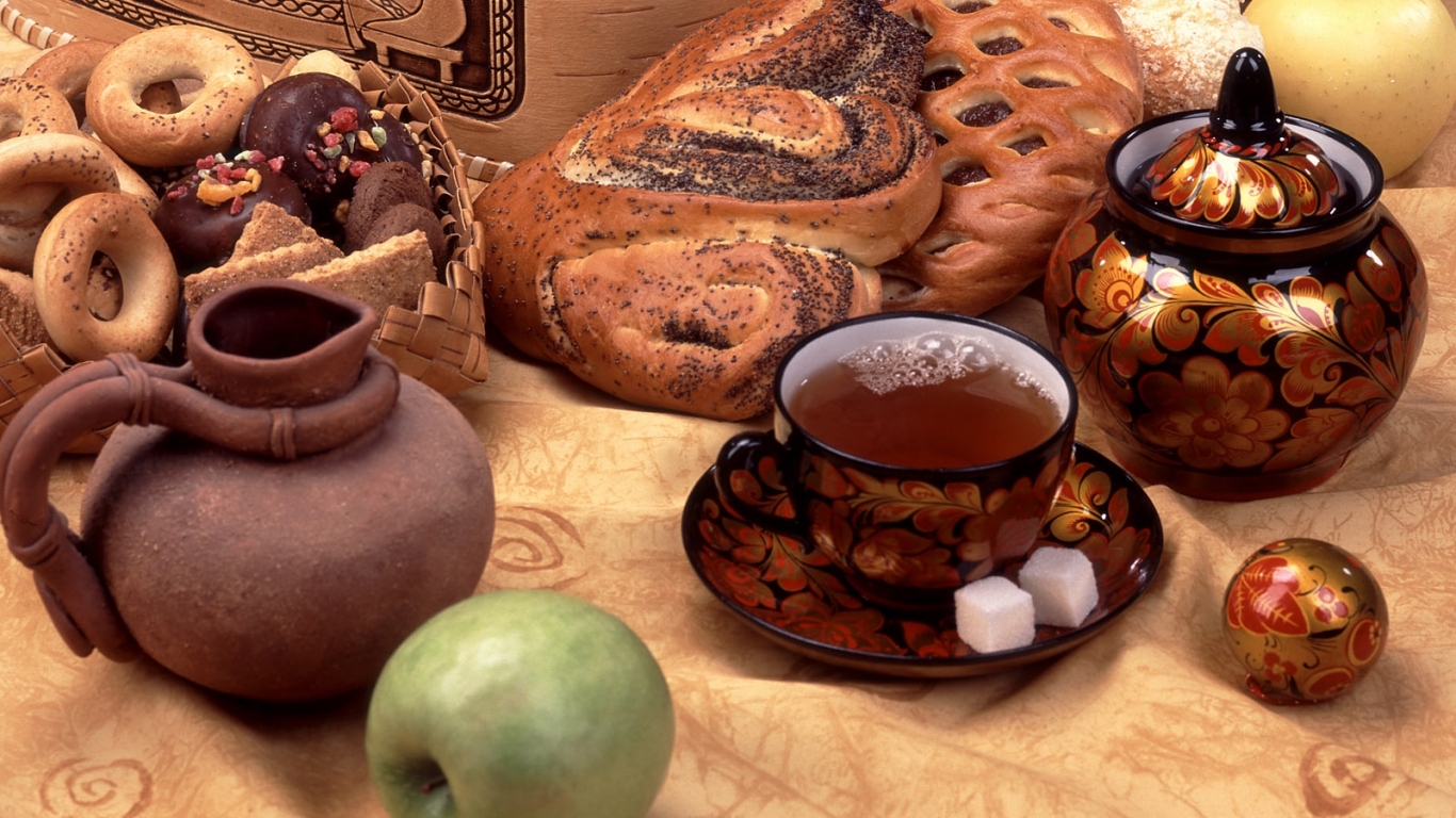 Чай с выпечкой