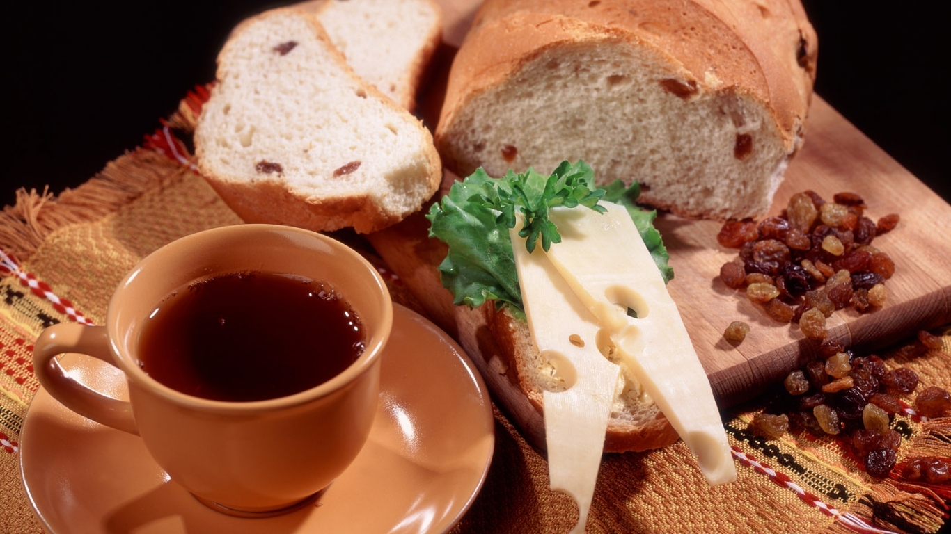 Хлеб с изюмом и сыром