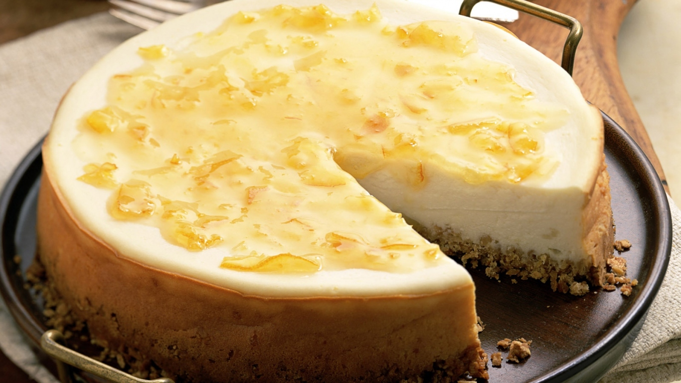 Блюдо с пирогом