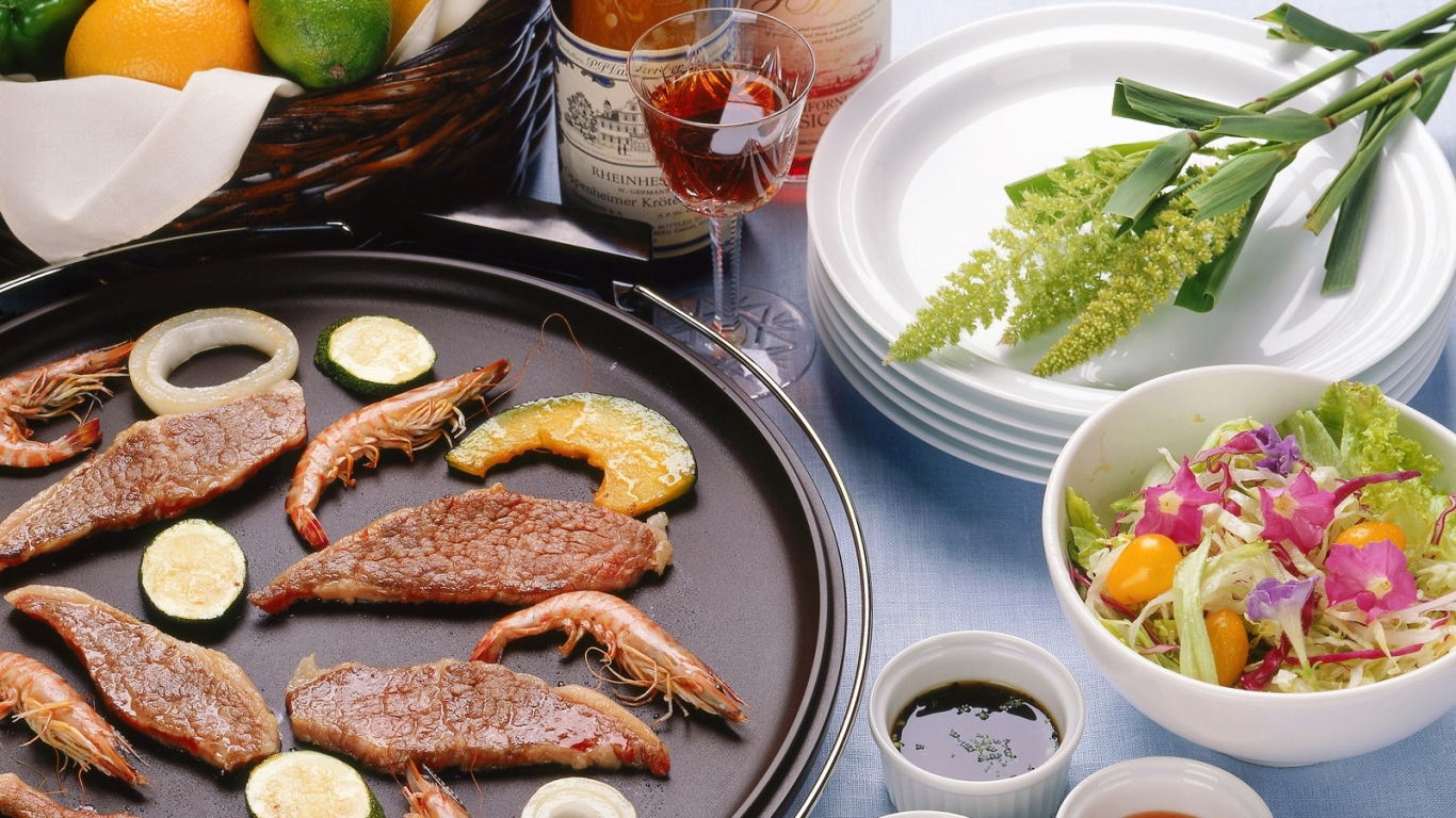 Блюдо с мясом и креветками