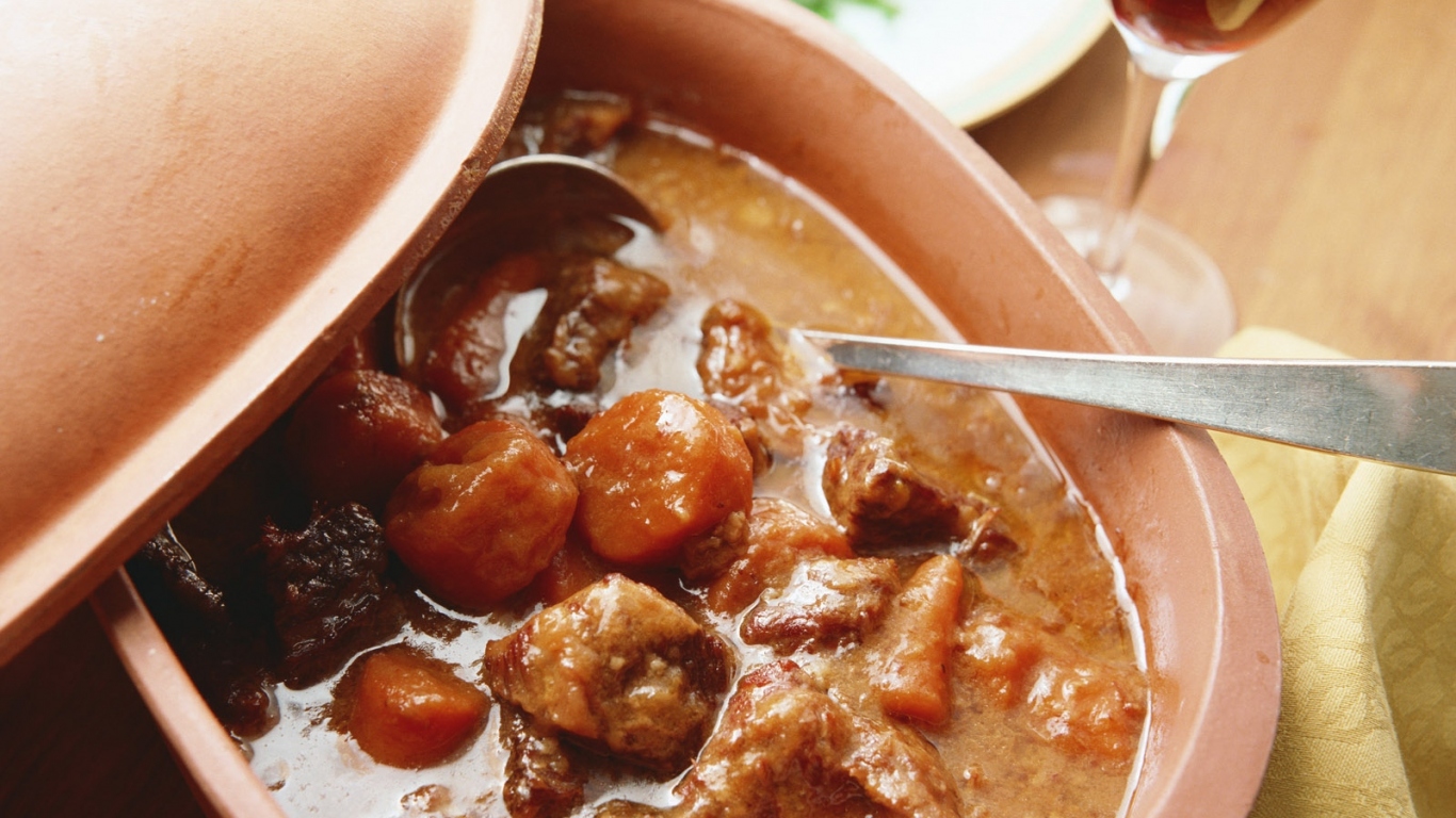 Тушеное мясо с картофелем