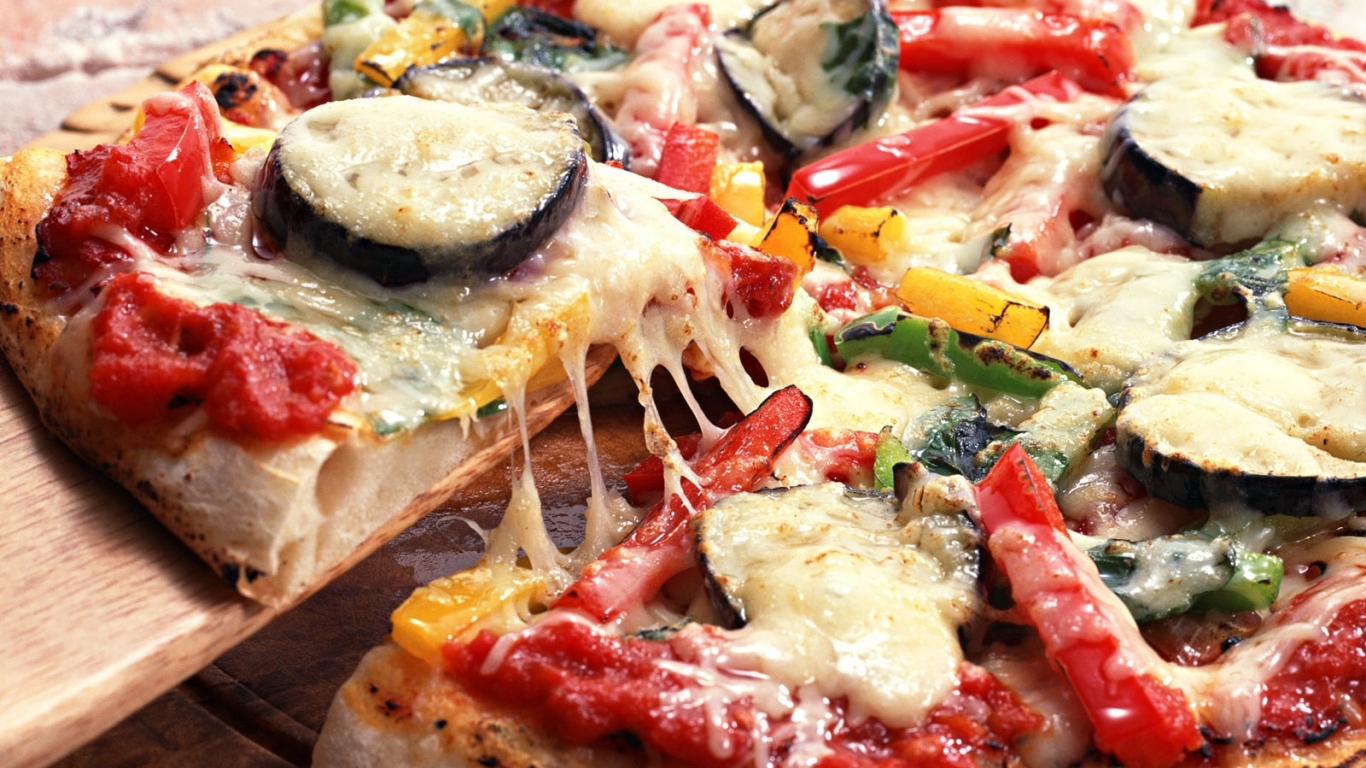 Горячая пицца с сыром