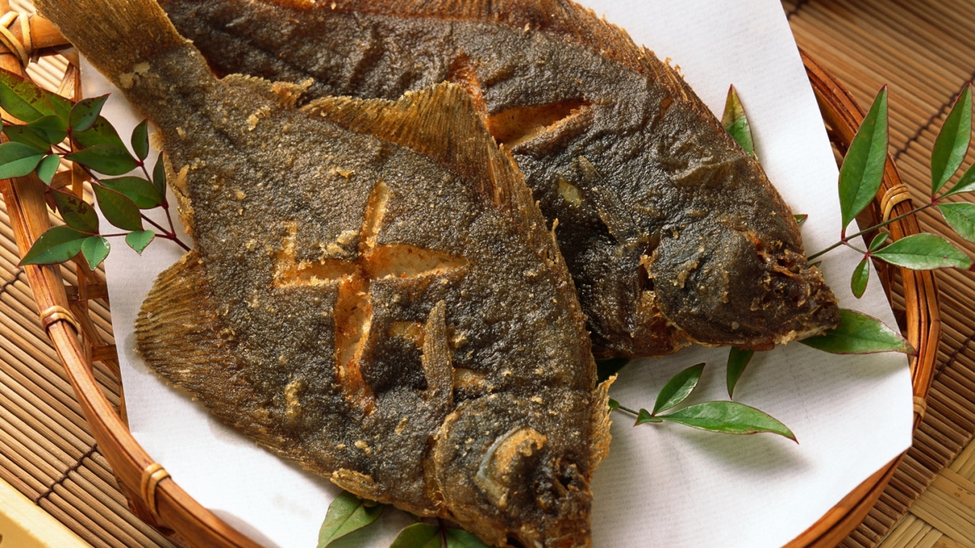 Обжаренная в масле камбала