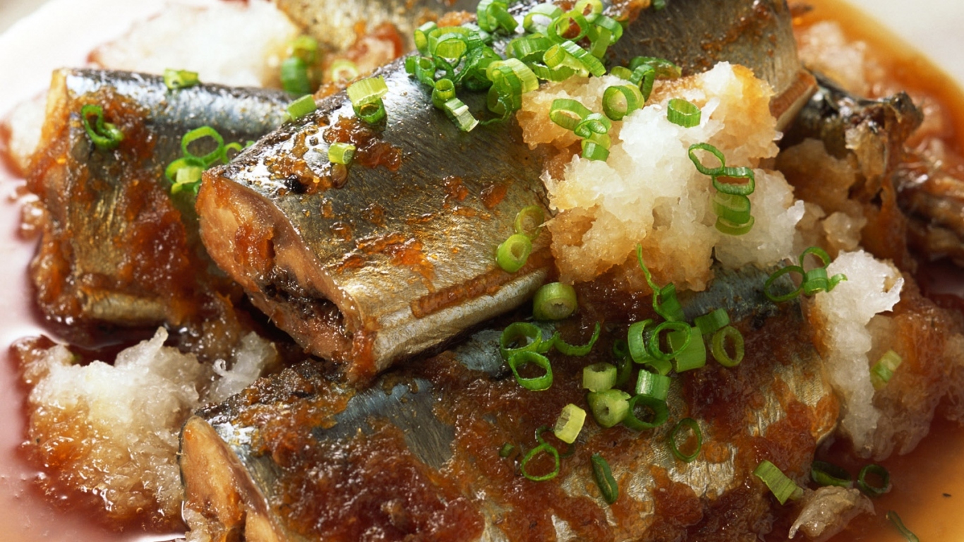 Большие кусочки жаренной рыбы