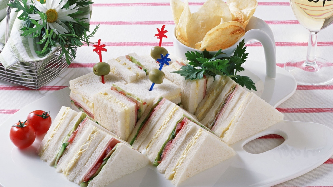 Сладкий пирог с начинкой из кусочков рыбы