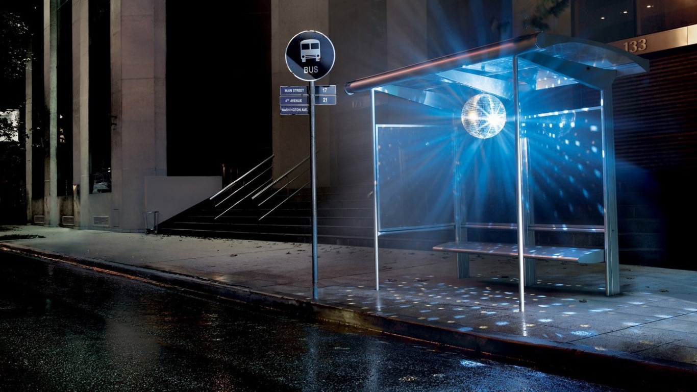 Тусовка на остановке