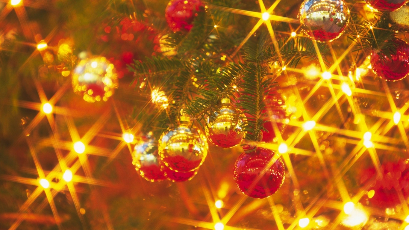 Шарики на елке