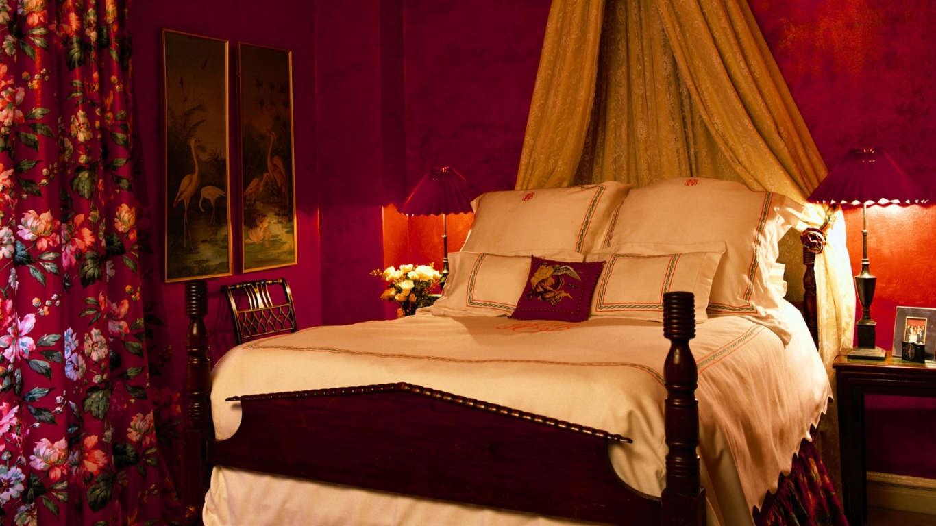 Спальня в красных тонах