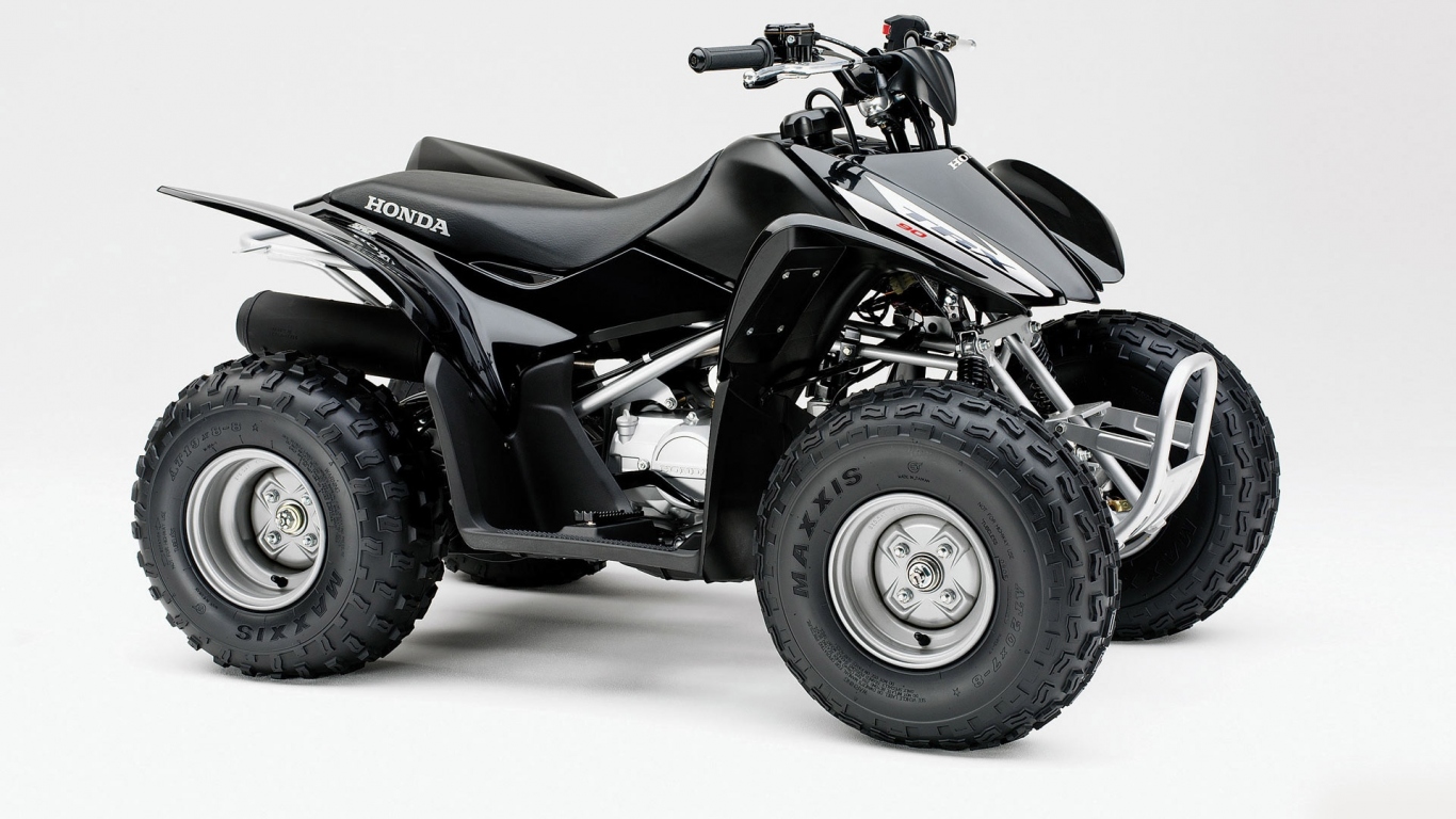 Черный Honda квадроцикл