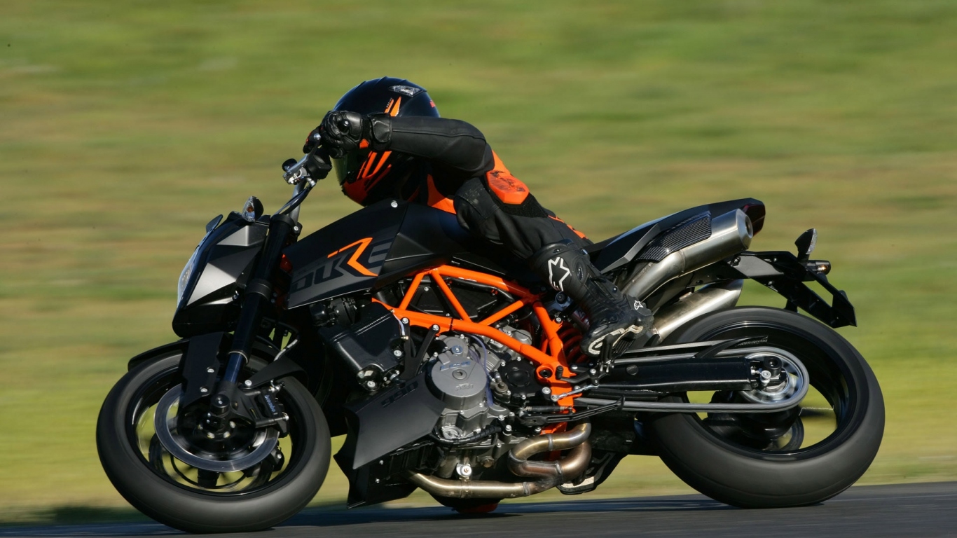 На огромной скорости