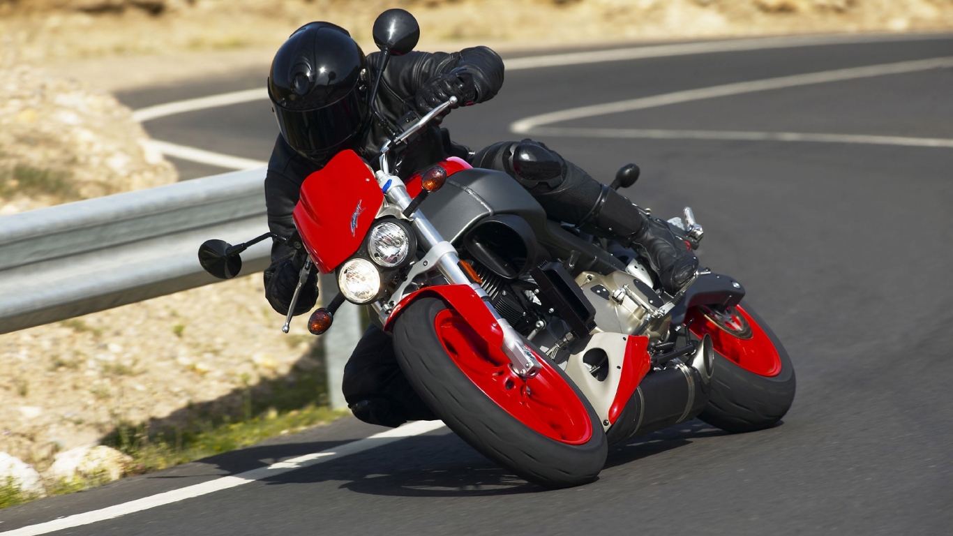 Красный спортивный байк