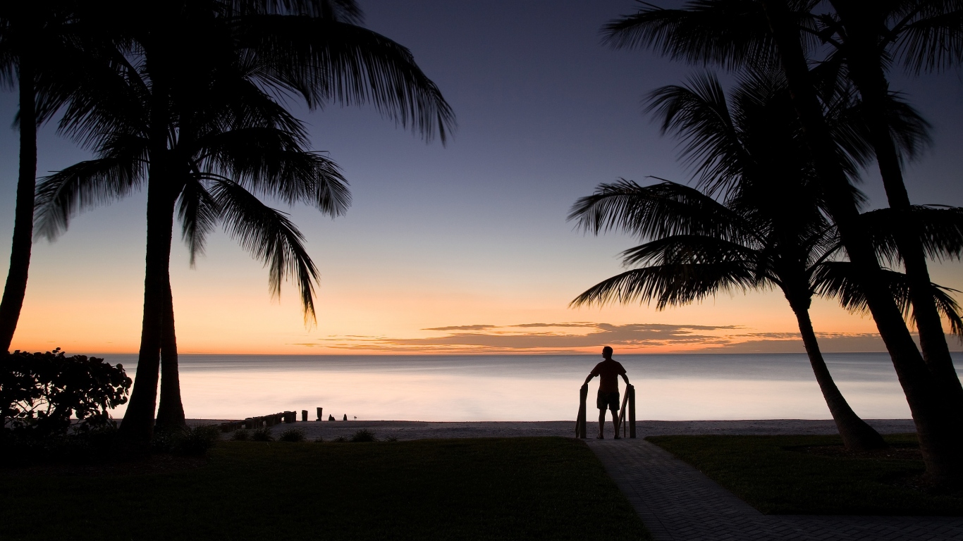 Силуэт на пляже
