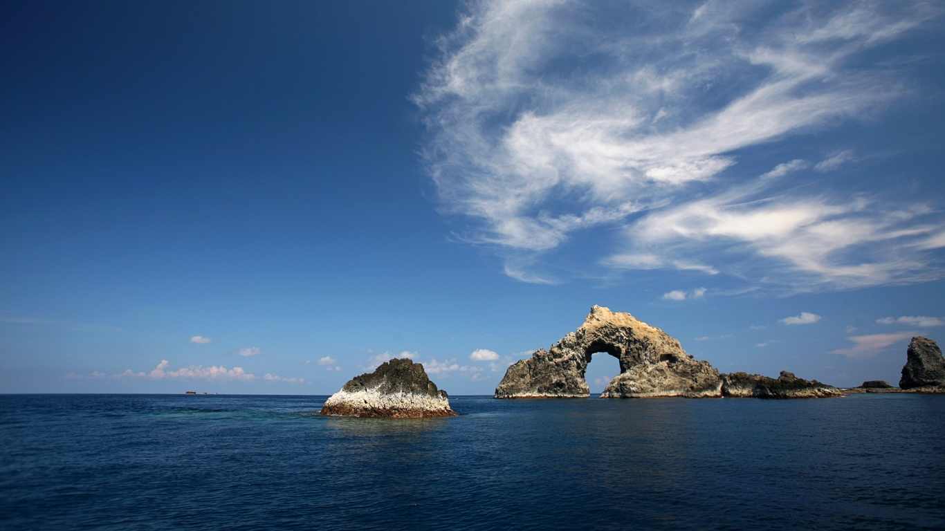 Рифы и скалы