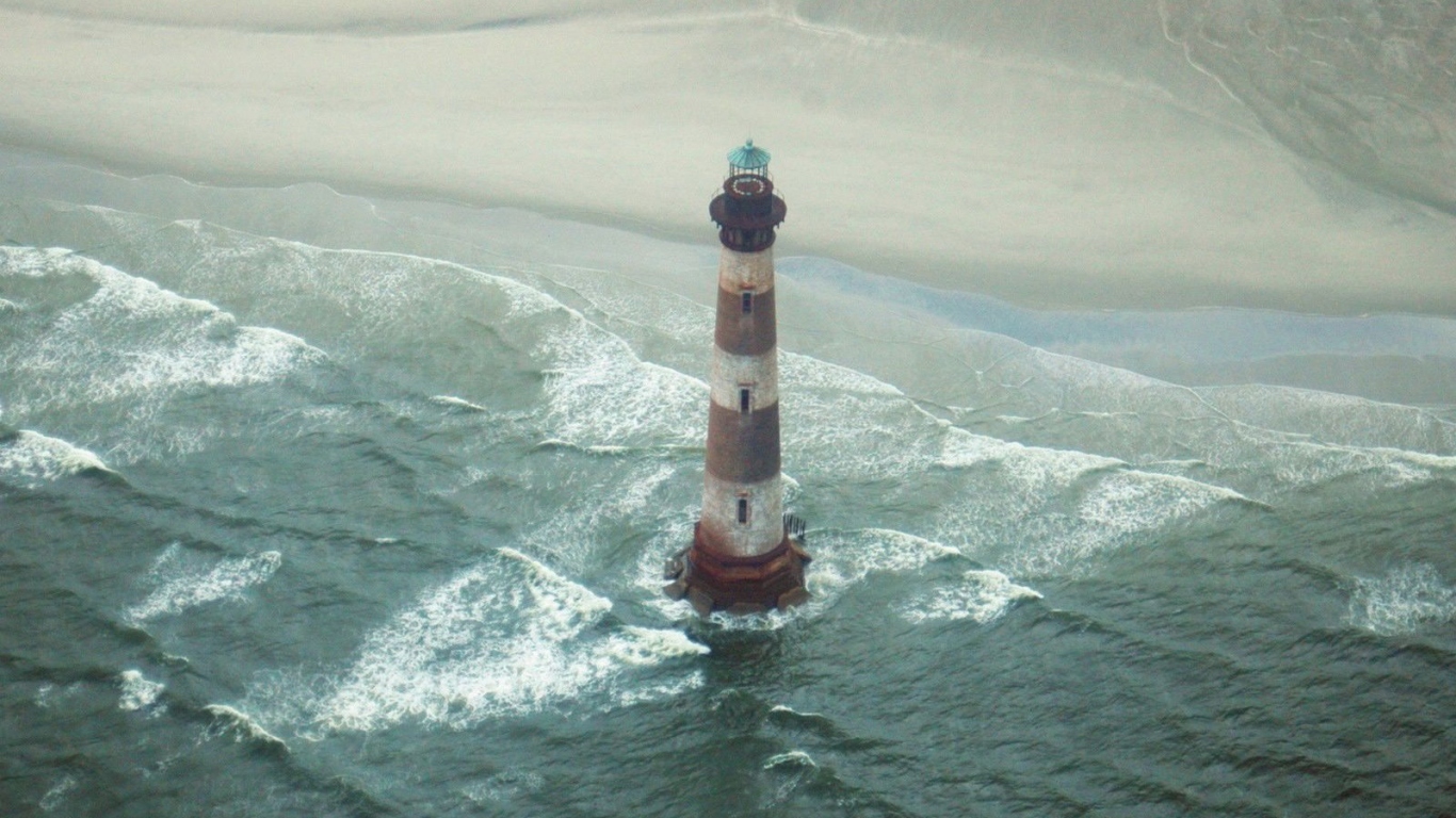 Красивый маяк