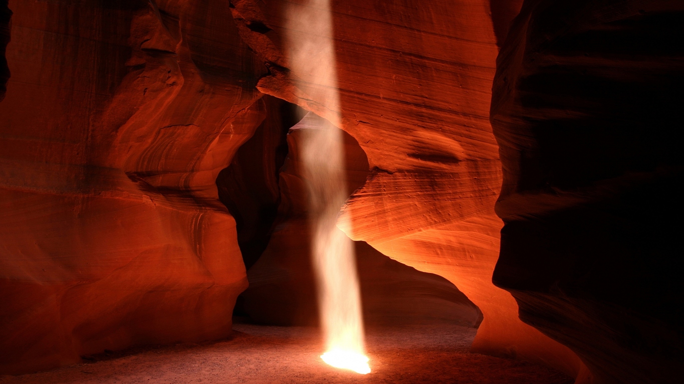 Луч света в пещере