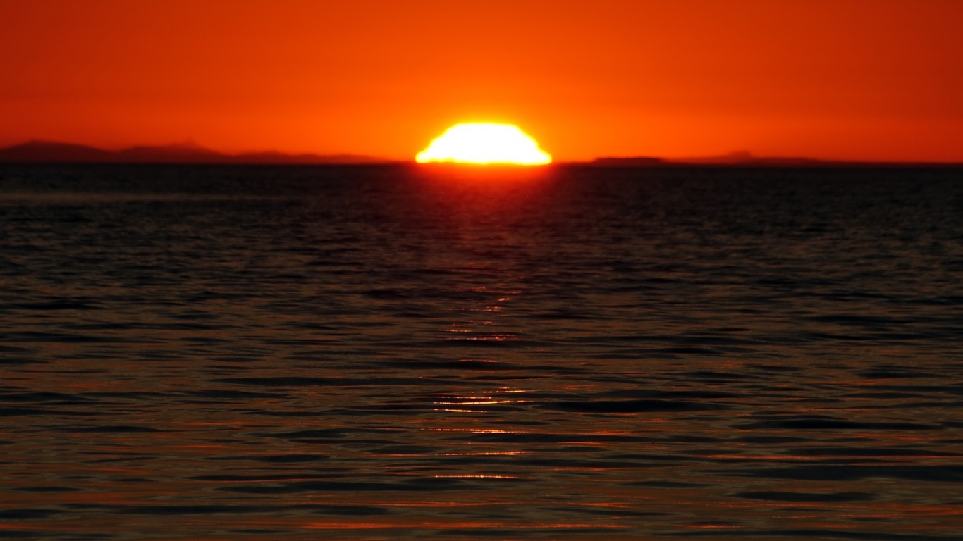 Большое солнце на закате