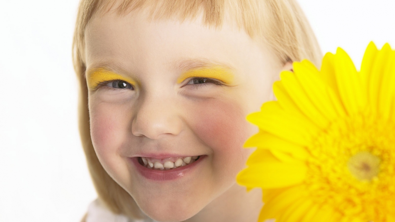 Девочка с цветком