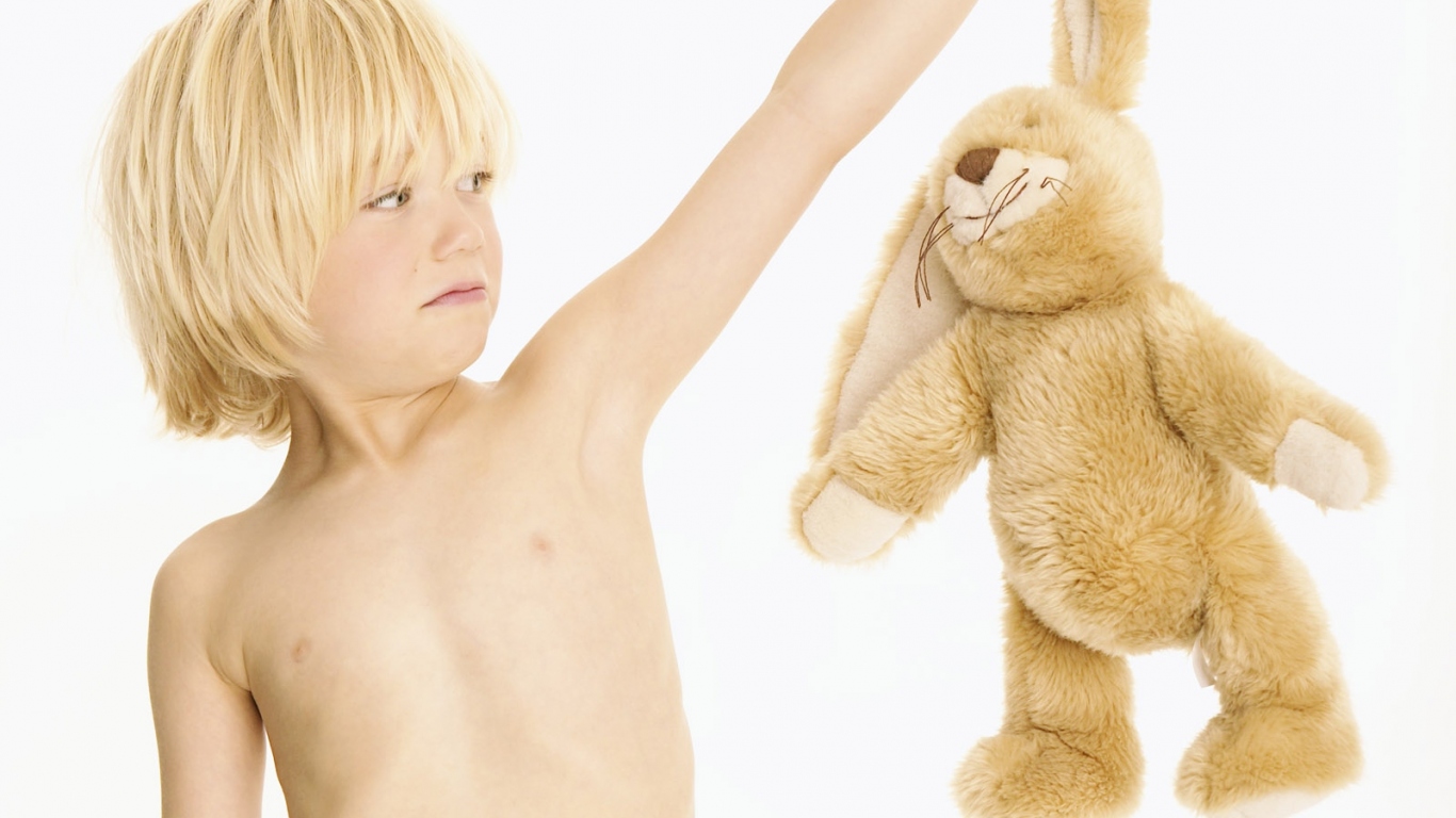 Мальчик и заяц