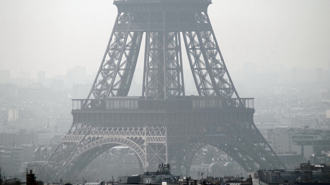 Вид на Эйфелеву башню