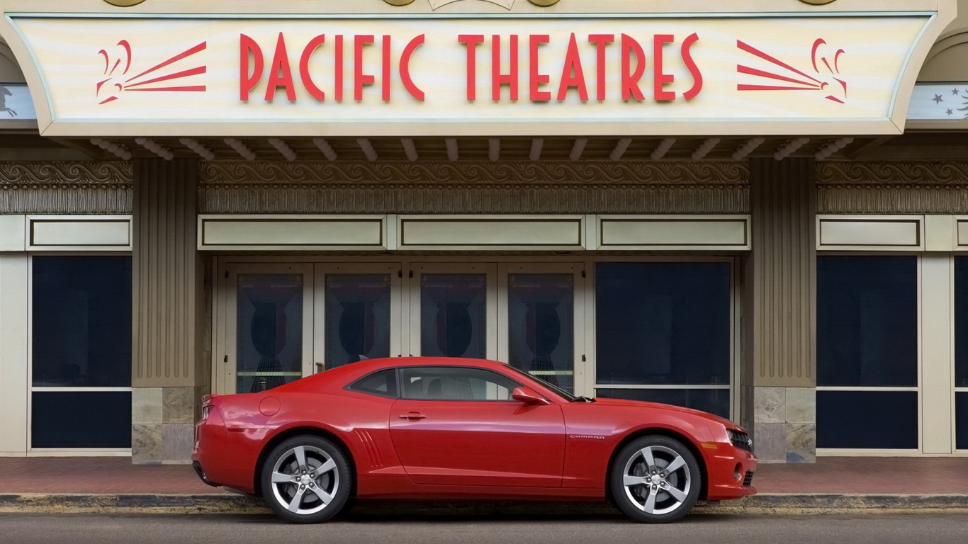 Красный Шевроле Камаро