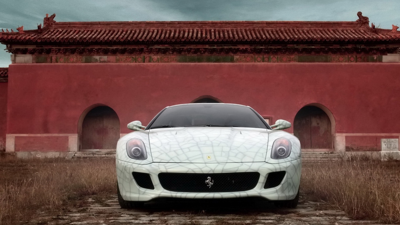Феррари 599 Китай возле стены
