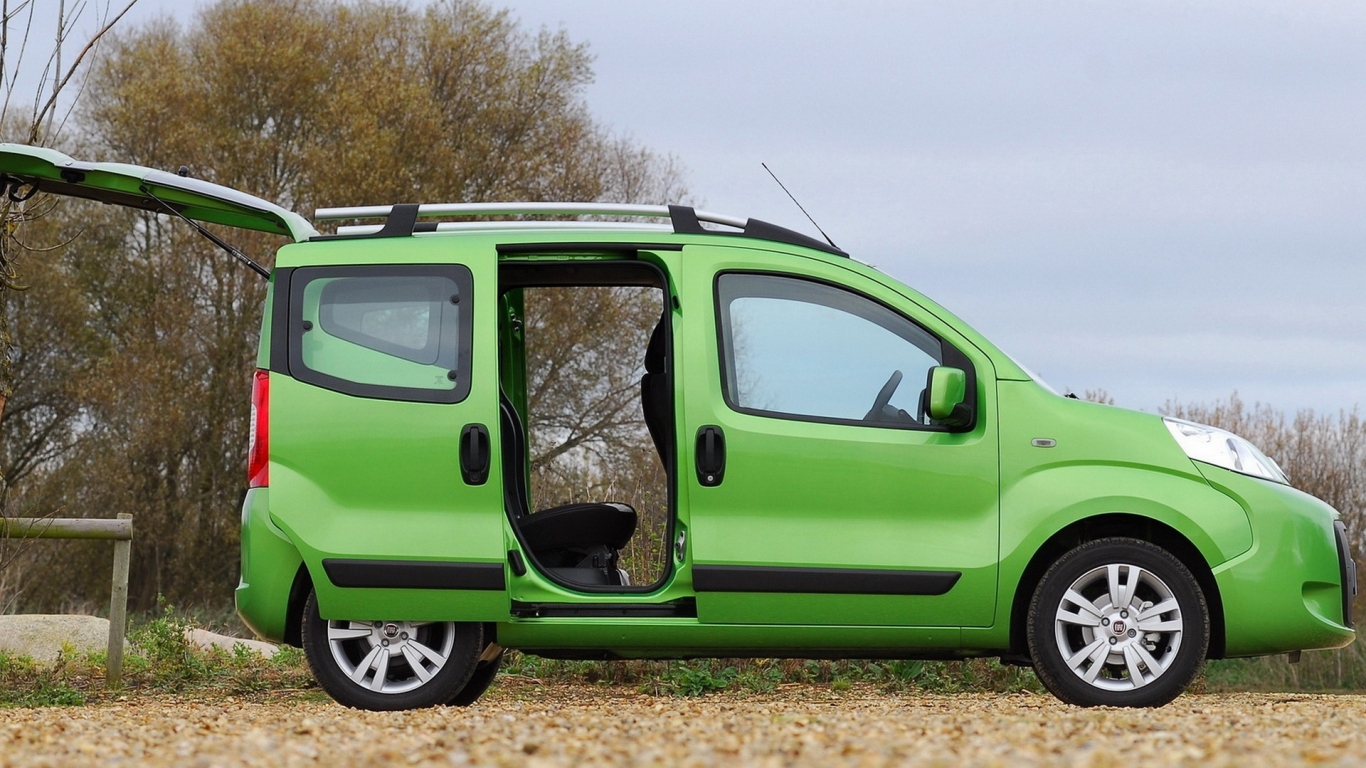 Фиат Фиорино с открытыми дверьми