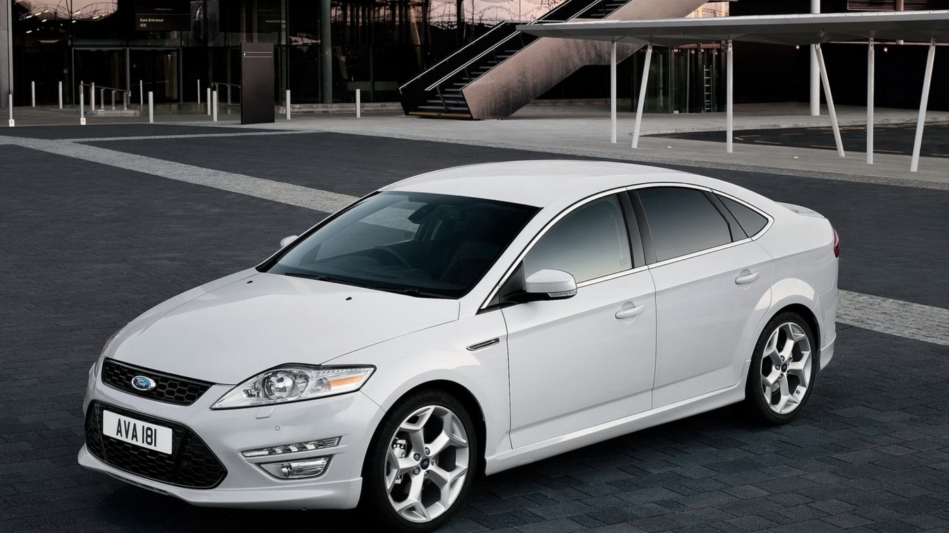 Белый Форд Мондео 2011