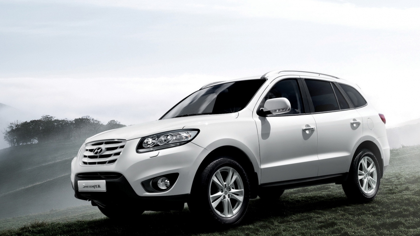 Хендай Санта Фе в белом цвете