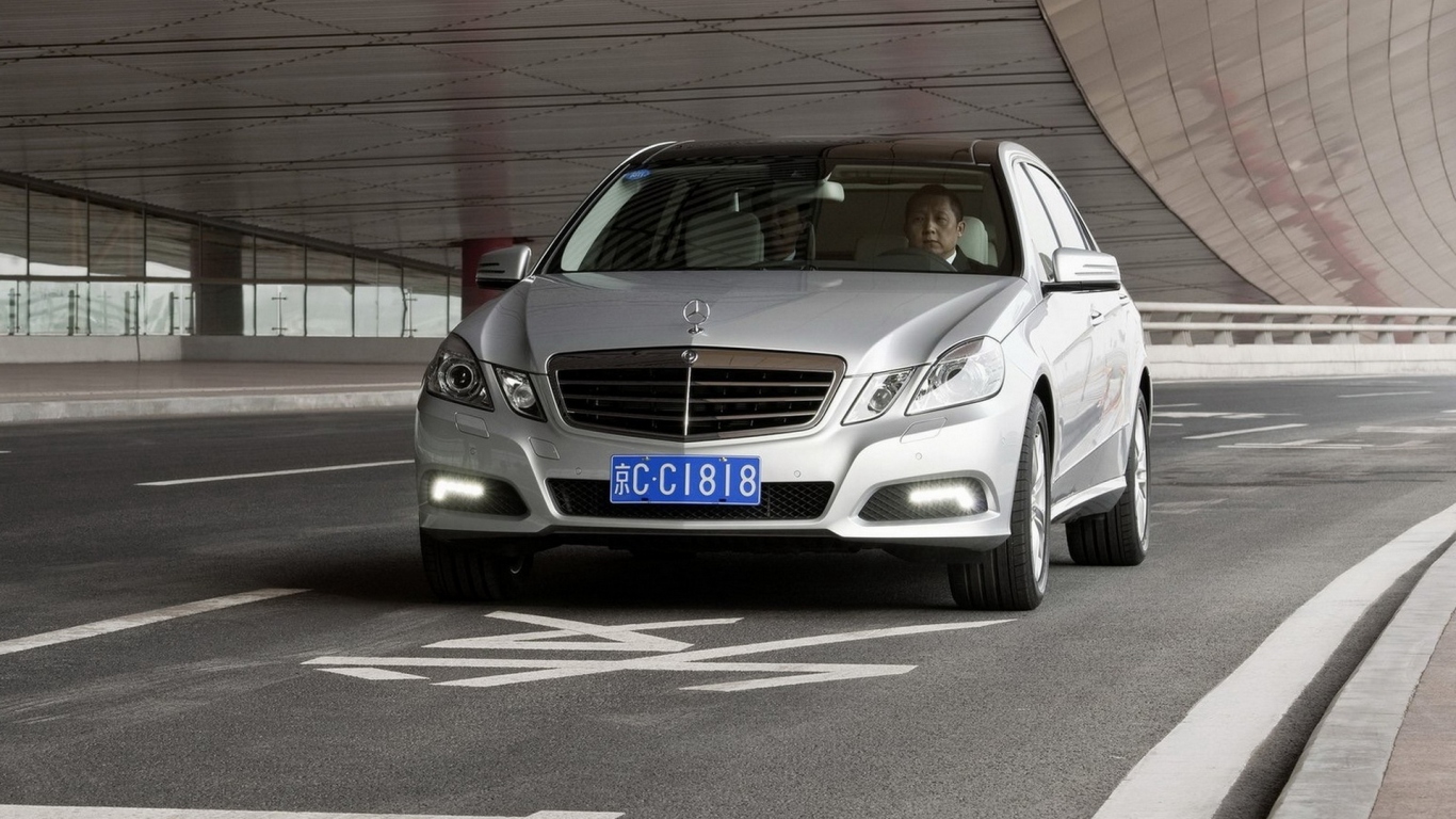 Mercedes-Benz-E-Class L 2011