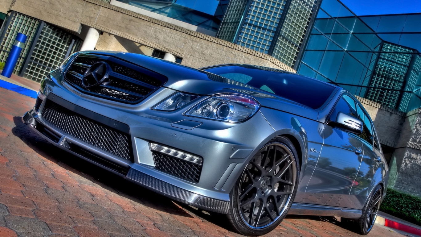 Мерседес Бенц E63 AMG