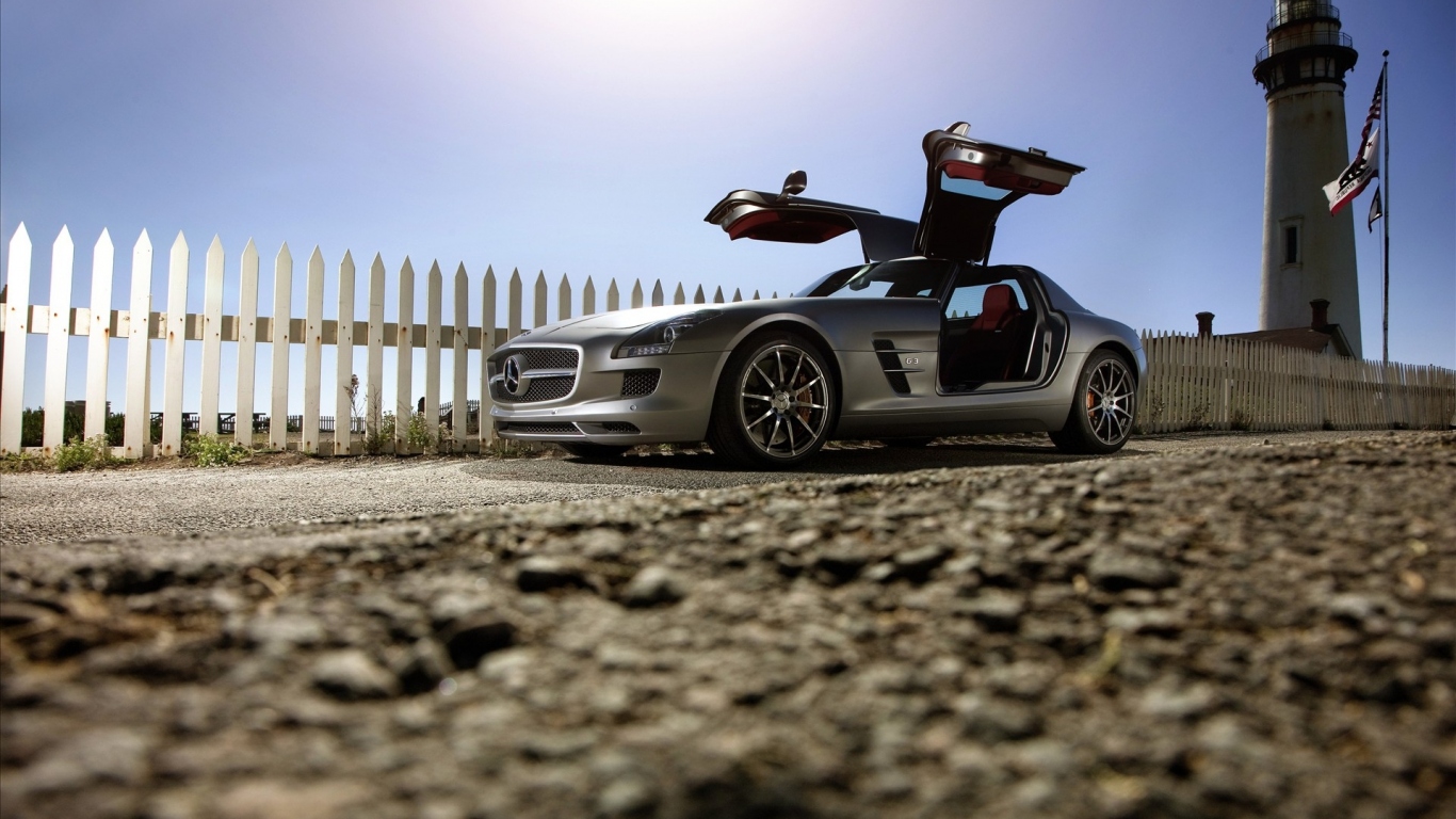 Мерседес у маяка