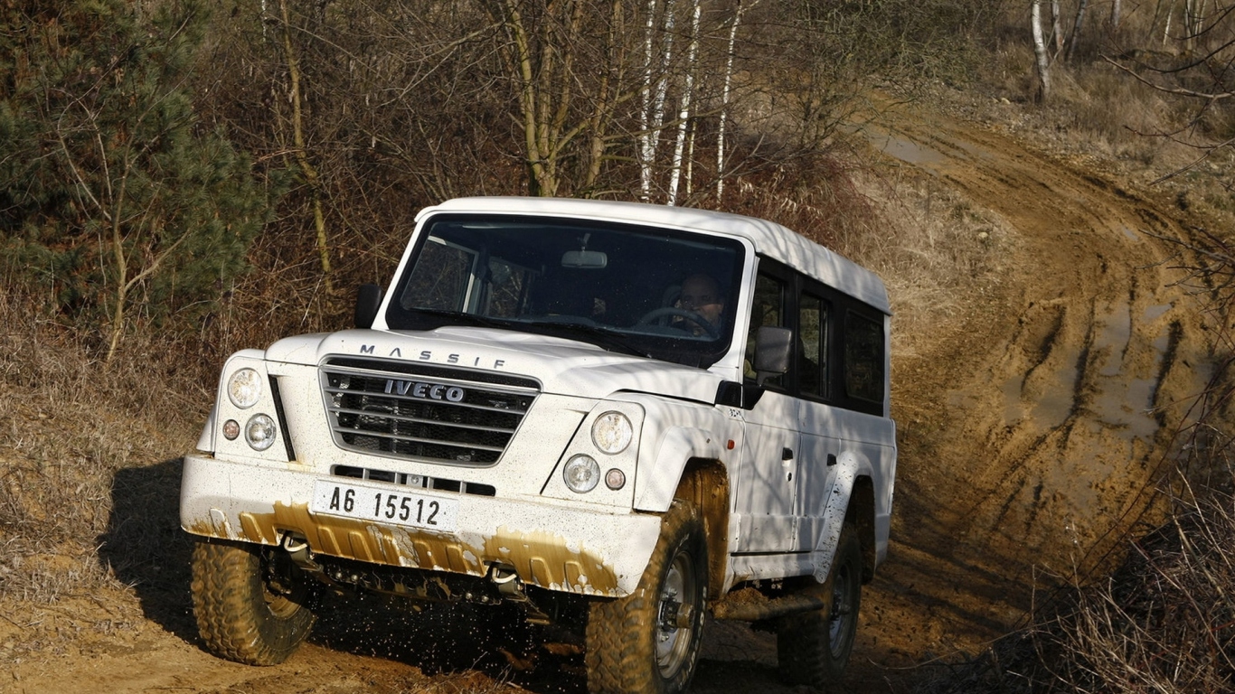 Ивеко Массиф в белом цвете