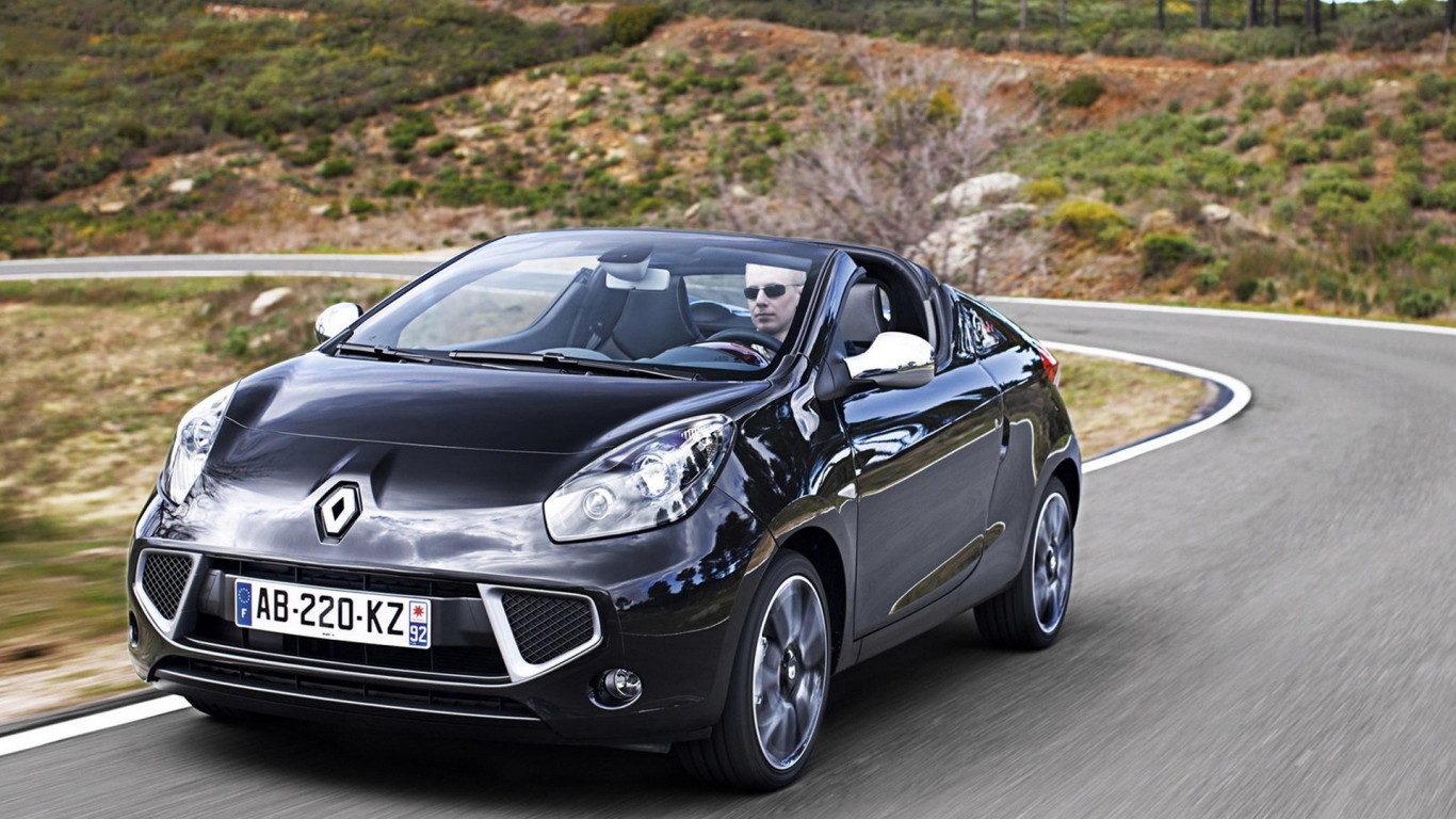 Renault Wind наслождаясь дорогой