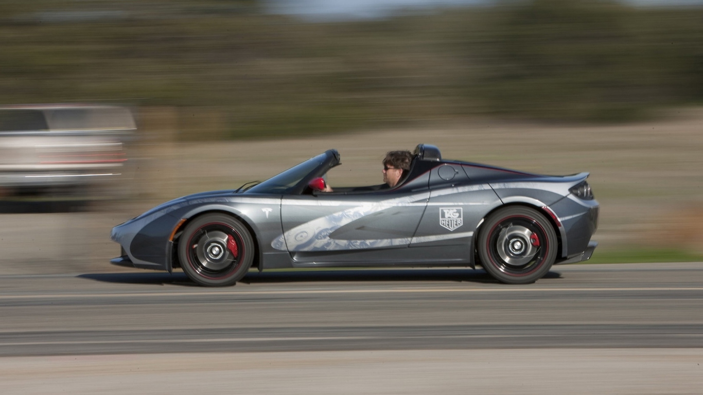 Тесла Родстер движение только вперед