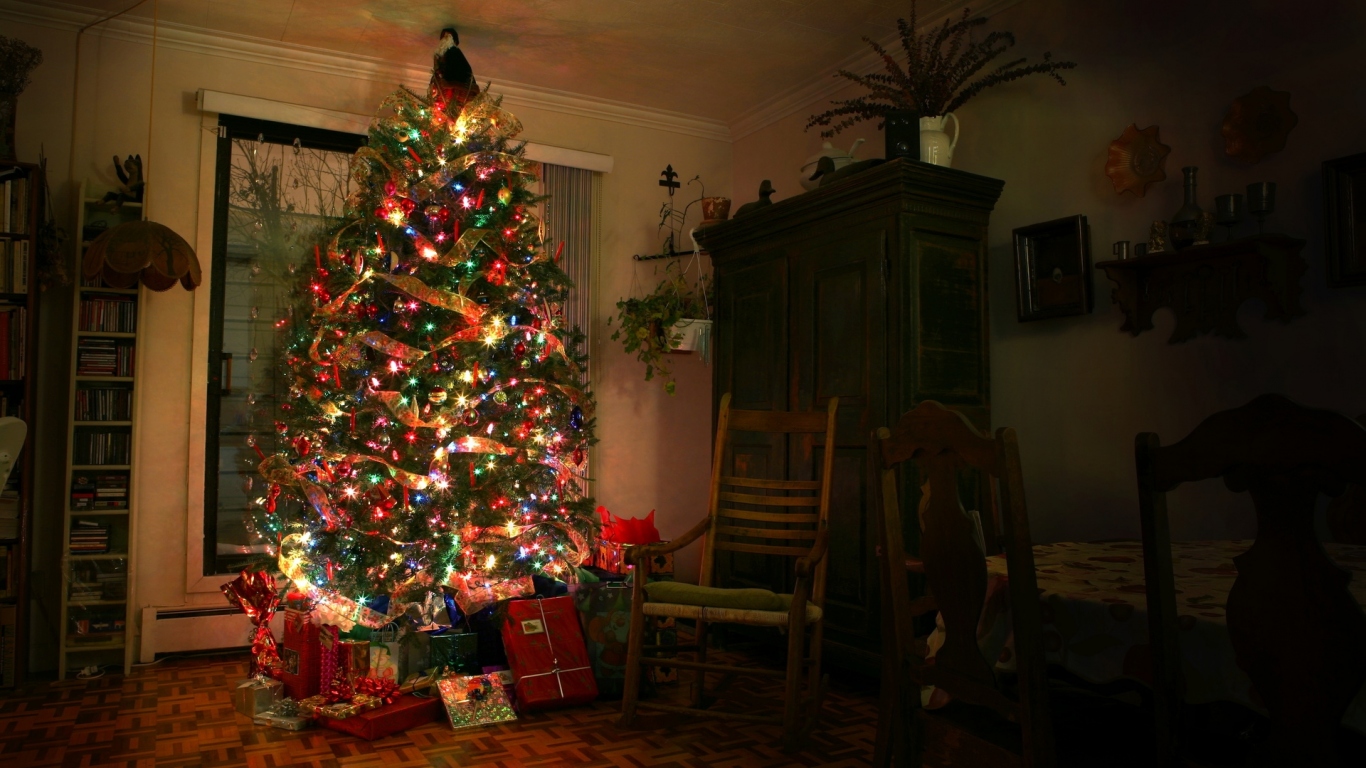 Подарки под елкой