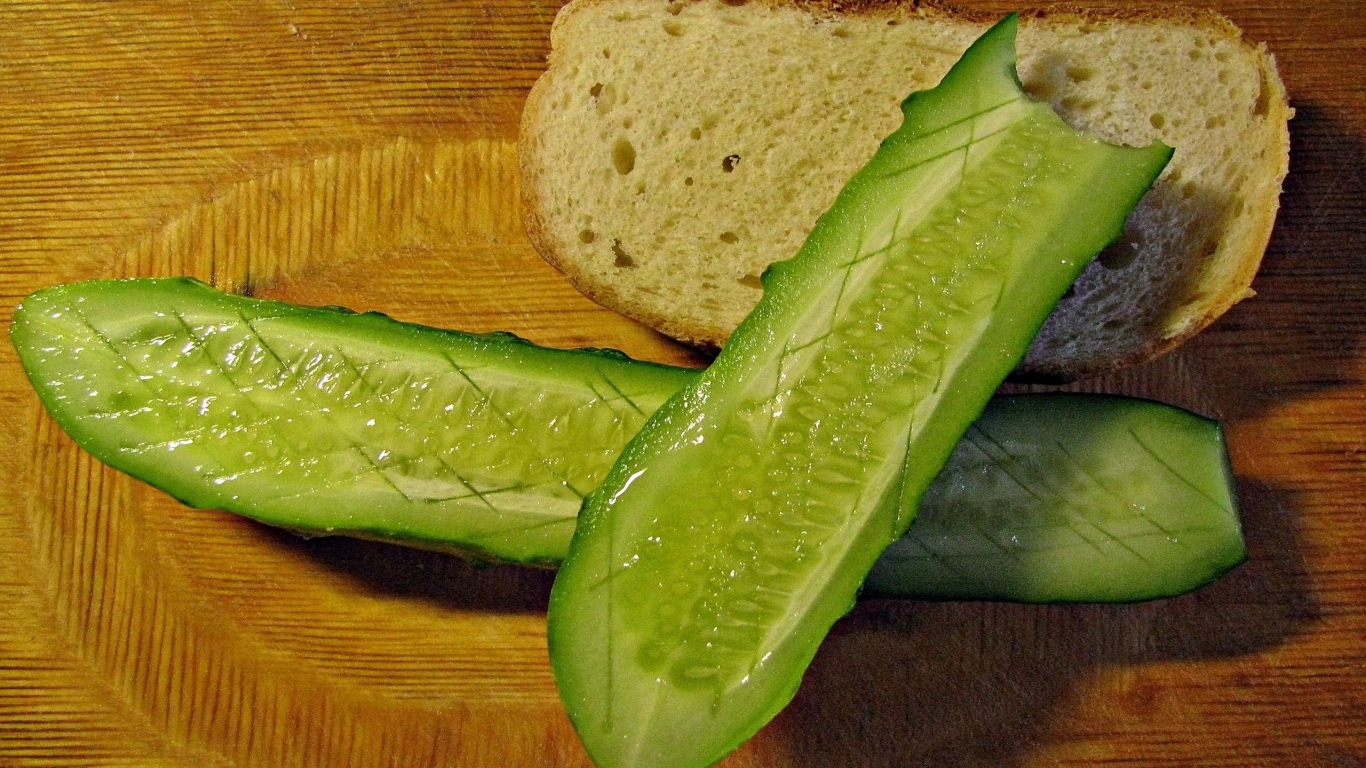 Хлеб с огурцом