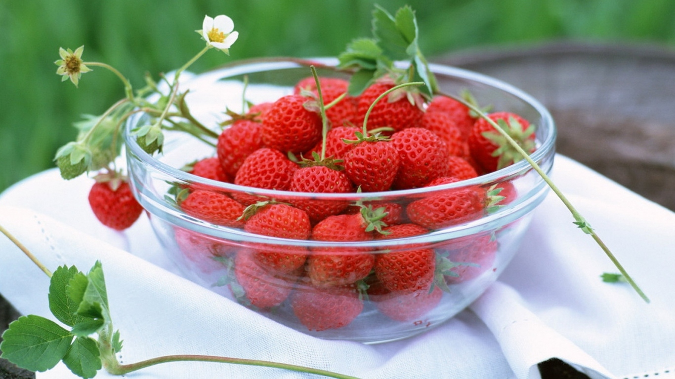 Чашка сладкой ягоды