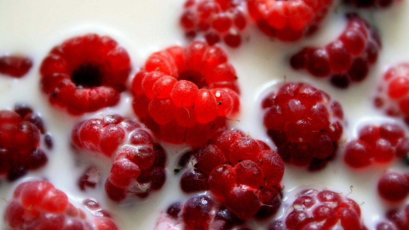 Малина в молоке