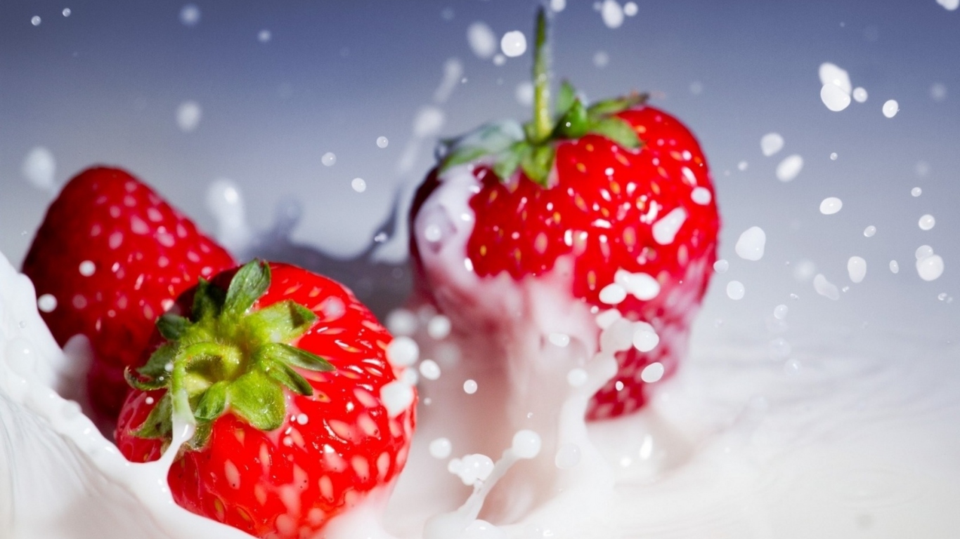 Strawberries with milk