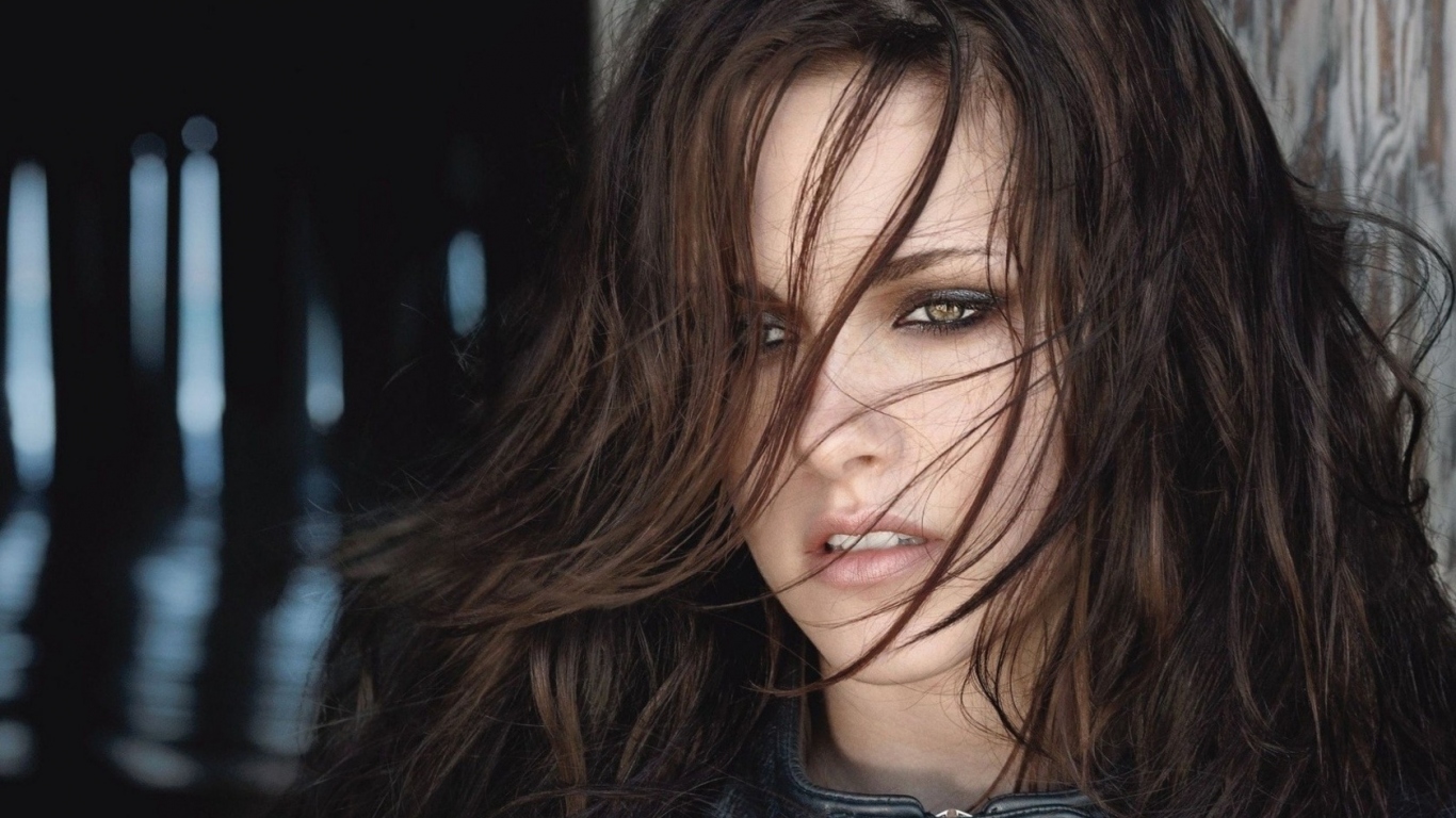 Девушка байкер