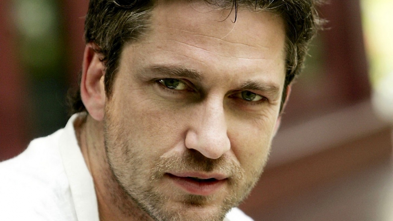 Не бритый Джерард Батлер