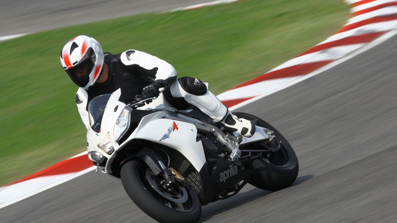 Aprilia RSV4 R